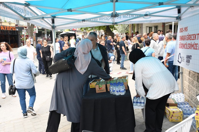 Başkan Ahmet Akın’dan YKS Adaylarına Destek