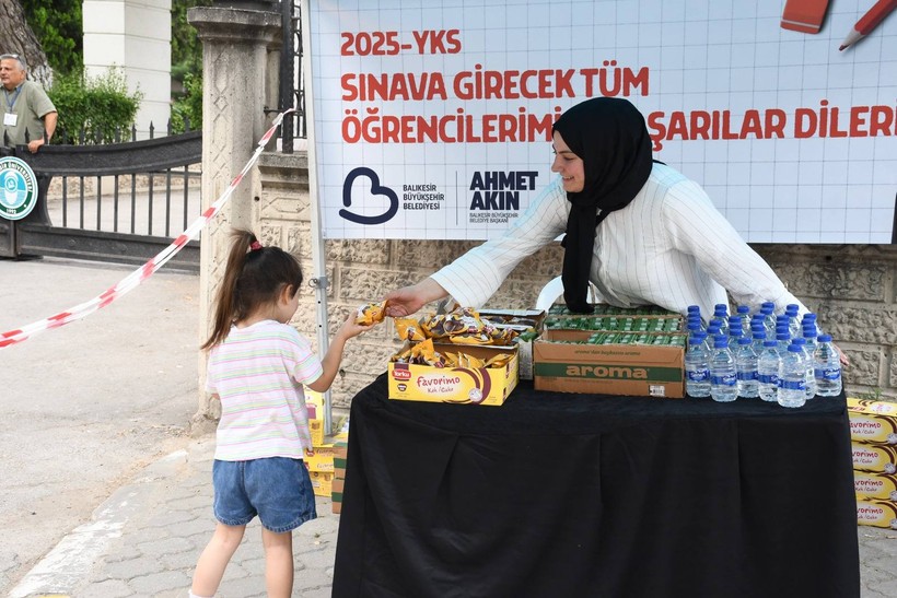 Başkan Ahmet Akın’dan YKS Adaylarına Destek