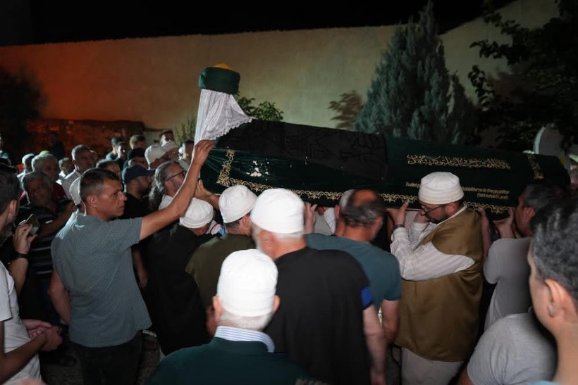 Cumhurbaşkanlığı Devreye Girdi, Türbe Bahçesine Defnedildi