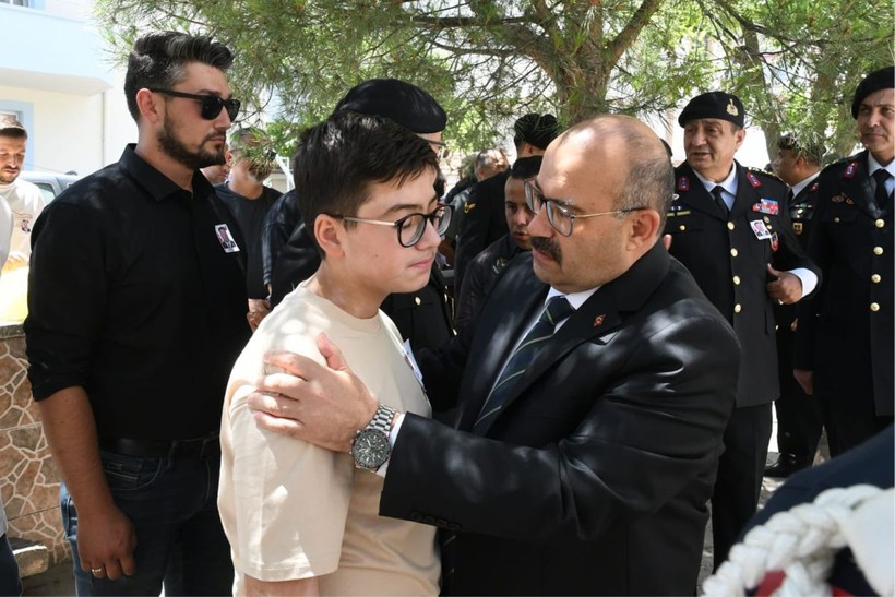 Vali Ustaoğlu, Jandarma Astsubay Özkan’ın Cenazesine Katıldı