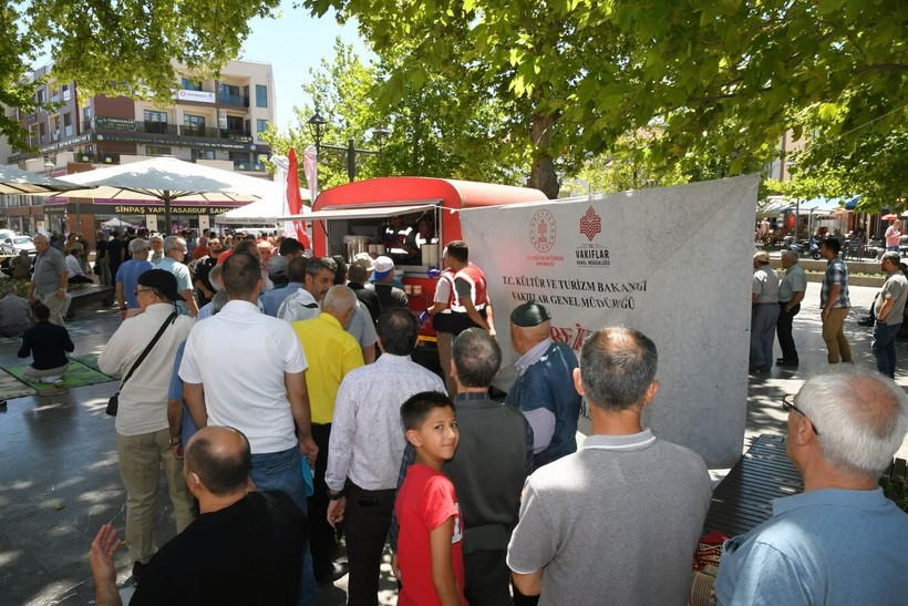  Balıkesir'de Zağnos Paşa Camii’nde Aşure İkramı