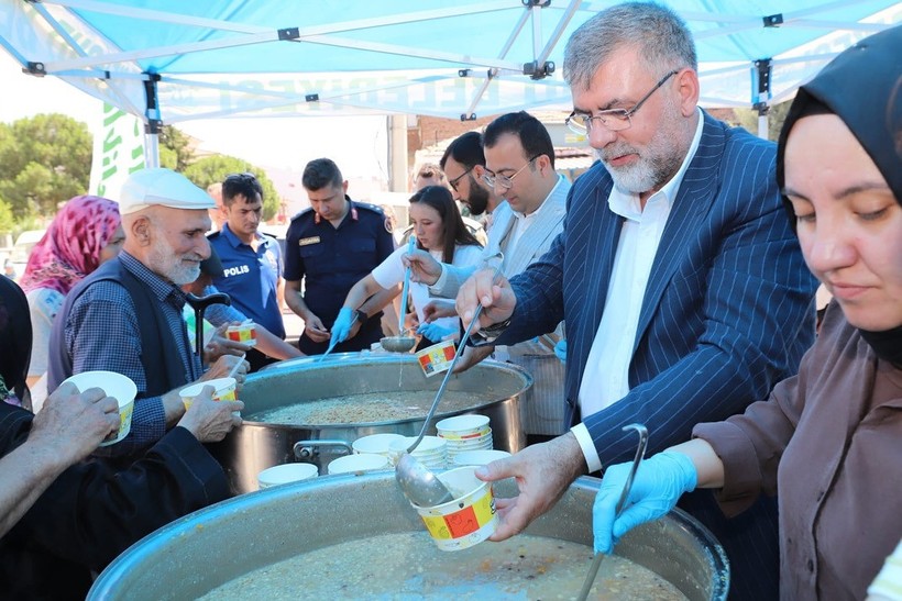 Kepsut’ta Aşure Hayrı Bereketi Paylaştırdı