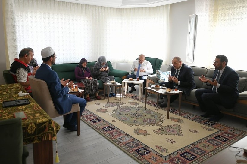  Vali Ustaoğlu: "Şehit Aileleri Milletimizin Emanetidir" 