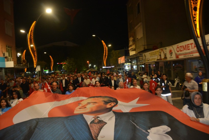  Bigadiç’te 15 Temmuz Demokrasi Yürüyüşü ve Mehteran Coşkusu
