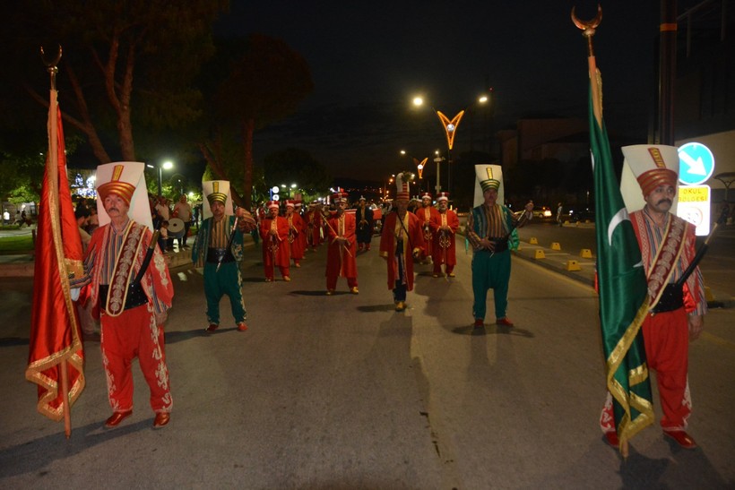  Bigadiç’te 15 Temmuz Demokrasi Yürüyüşü ve Mehteran Coşkusu