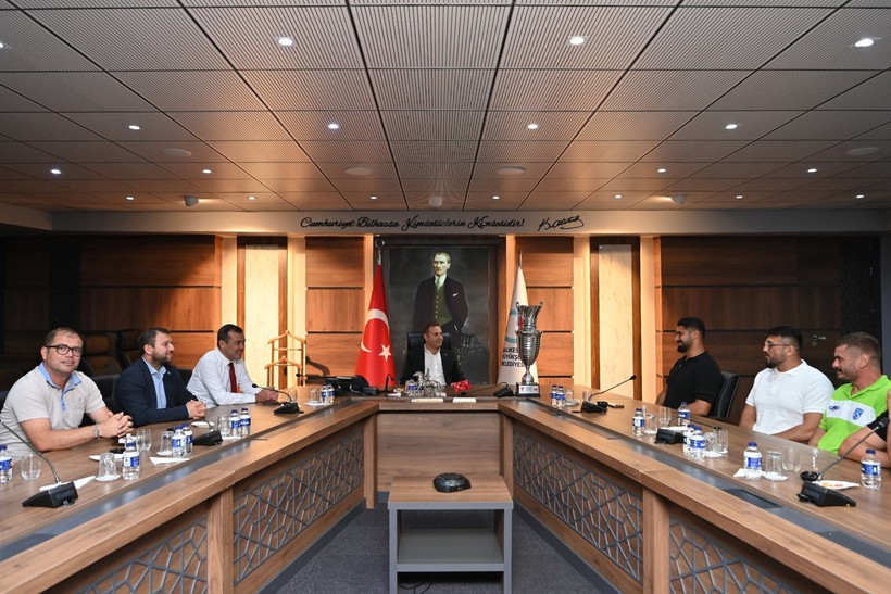  Başkan Ahmet Akın’dan Kırkpınar Pehlivanlarına Teşekkür