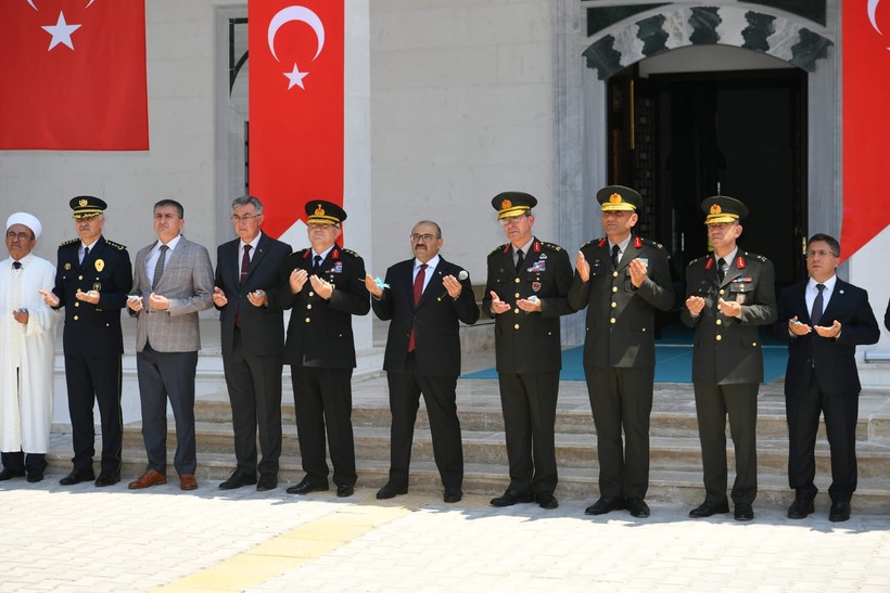 Erdoğan Balıkesir’deki Kara Astsubay Meslek Yüksekokulu Camiinin Açılışını Yaptı