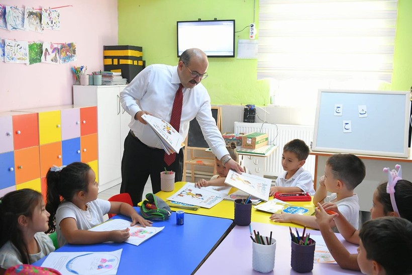 Vali Ustaoğlu Yaz Kur’an Kursunda Öğrencilerle Buluştu