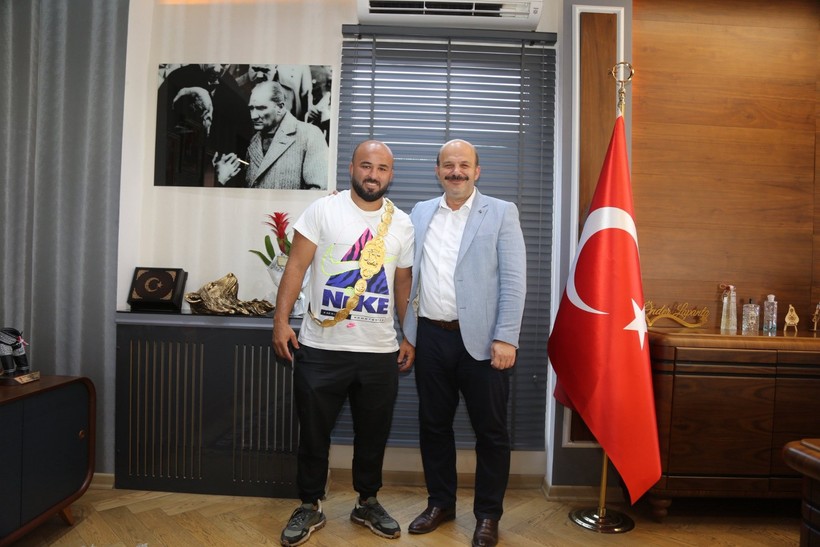  Başpehlivan Okulu Ve Başarılı Güreşçi Kaya  İvrindi Belediyesinde