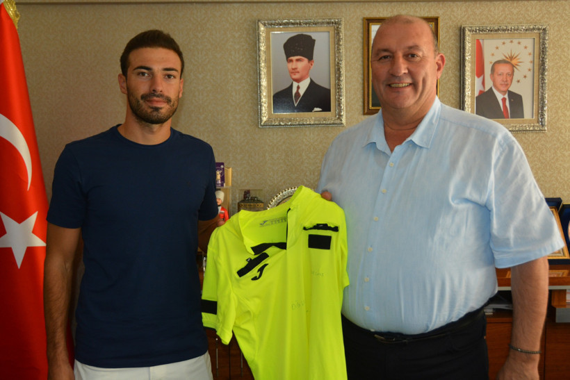 FIFA Kokartlı Hakem Oğuzhan Çakır'dan Bigadiç’e Anlamlı Ziyaret
