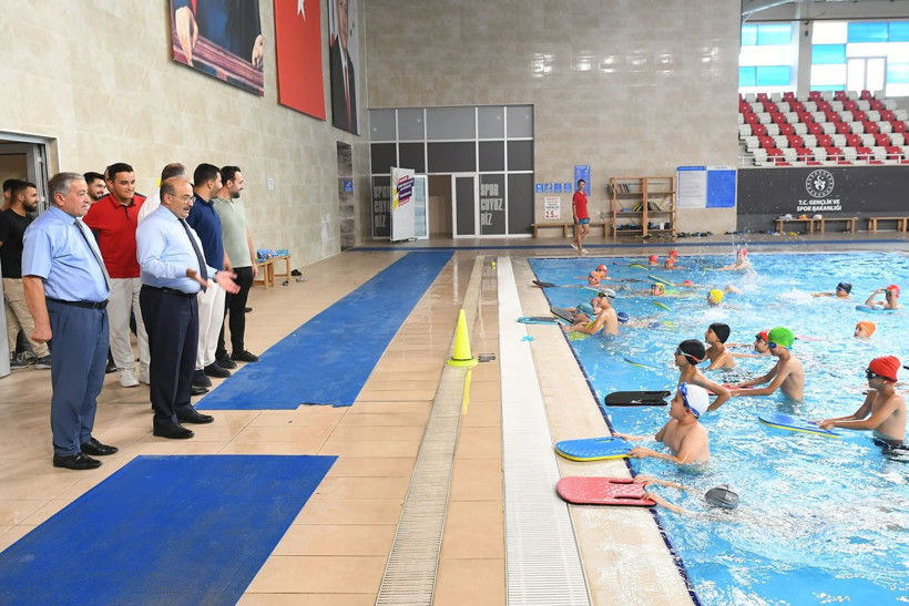  Vali Ustaoğlu, Yaz Spor Okullarındaki Genç Sporcularla Buluştu