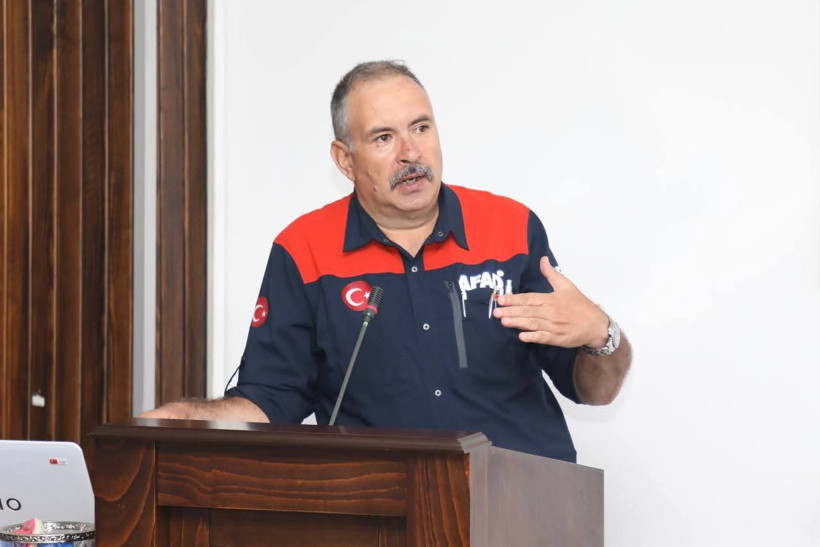 Edremit Belediyesi Arama Kurtarma Ekibine Enkaz Eğitimi