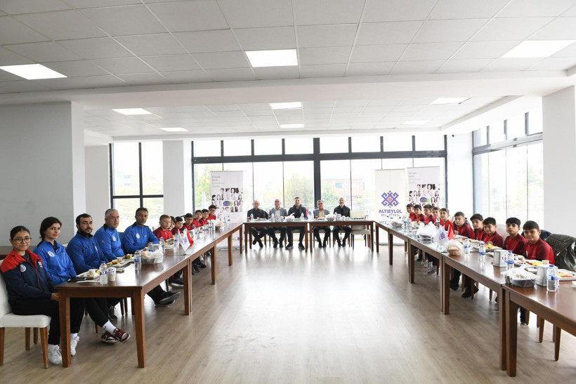 Başkan Hakan Şehirli Geleceğin Yıldızlarını Ağırladı