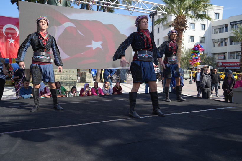 20. Ayvalık Uluslararası Zeytin Hasat ve Turizm Festivali Başladı