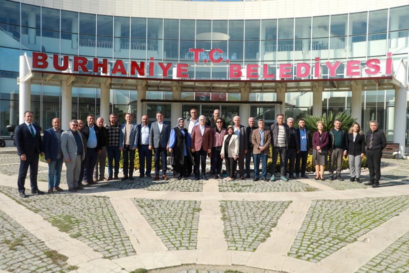 Muhtarlar Burhaniye Belediyesi'nde Bir Araya Geldi