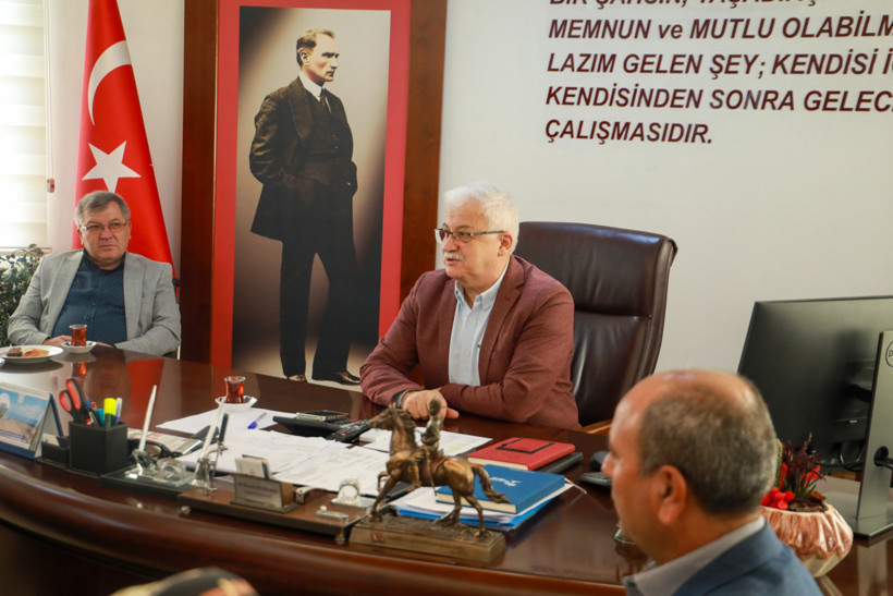 Muhtarlar Burhaniye Belediyesi'nde Bir Araya Geldi