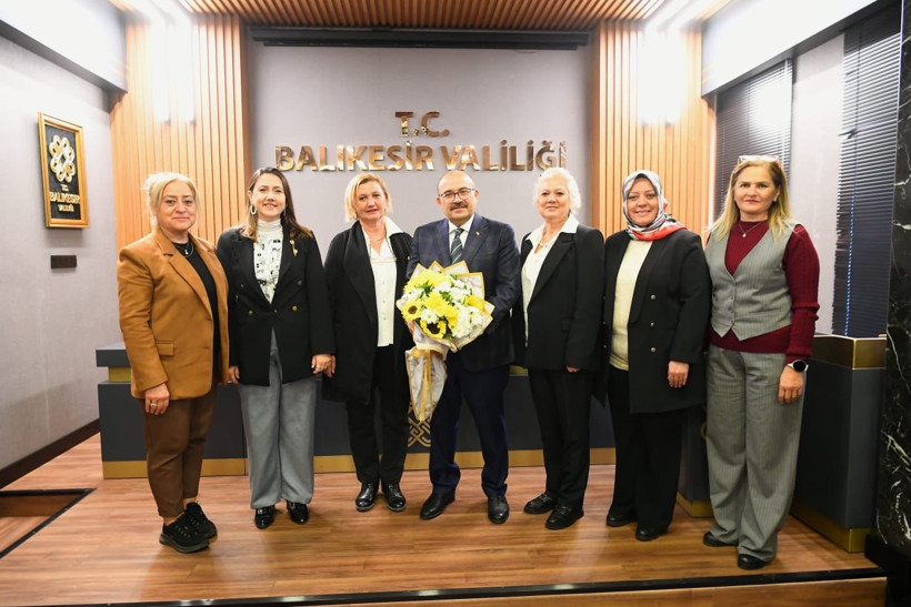 Vali Ustaoğlu Muhtarlarla Buluştu: 1 Kalem 1 Defter Detayı - 3. resim