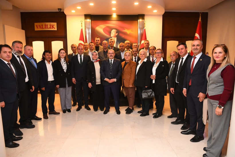 Vali Ustaoğlu Muhtarlarla Buluştu: 1 Kalem 1 Defter Detayı - 1. resim