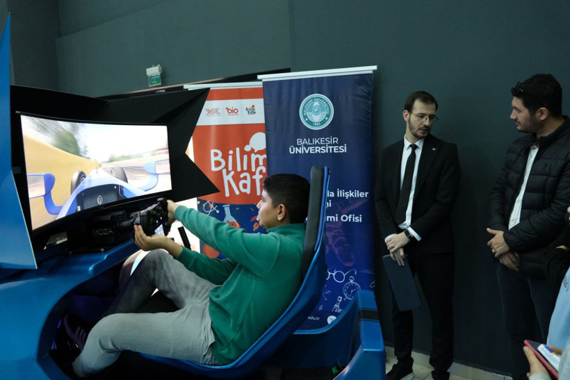 Balıkesir'de Gençler Türkiye’nin İlk 360° Simülasyon Merkezini Keşfetti - 2. resim