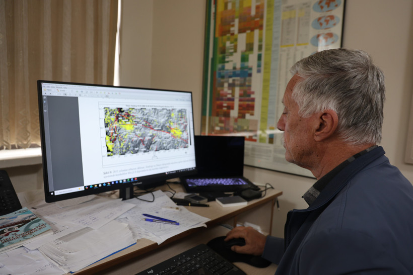 Jeoloji Uzmanı Prof. Dr. Ercan Aksoy: Sındırgı’da 14 binin üzerinde deprem yaşandı - 1. resim