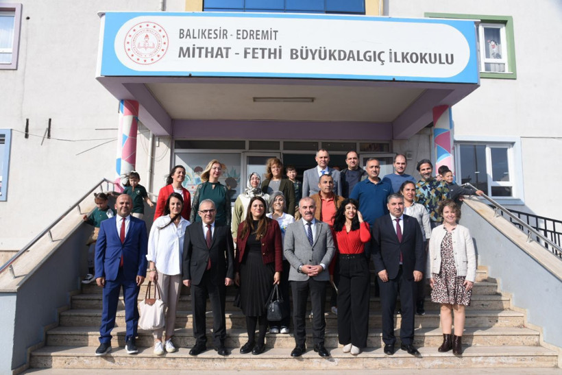 Eğitimde Kalite ve Vizyon Buluşması: İl Müdürü Murat Demir'den Edremit'te Okul Ziyaretleri