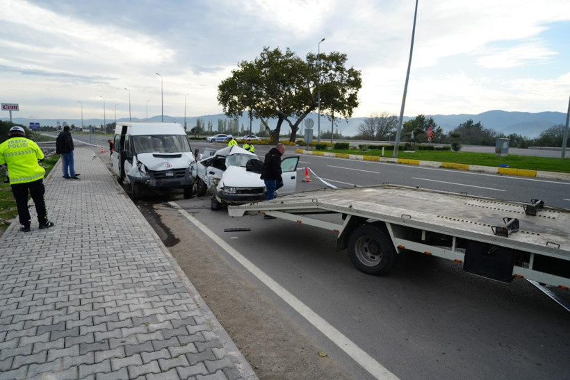 Balıkesir'de İşçi Servisi Kazası: Ölü ve Yaralılar Var! 