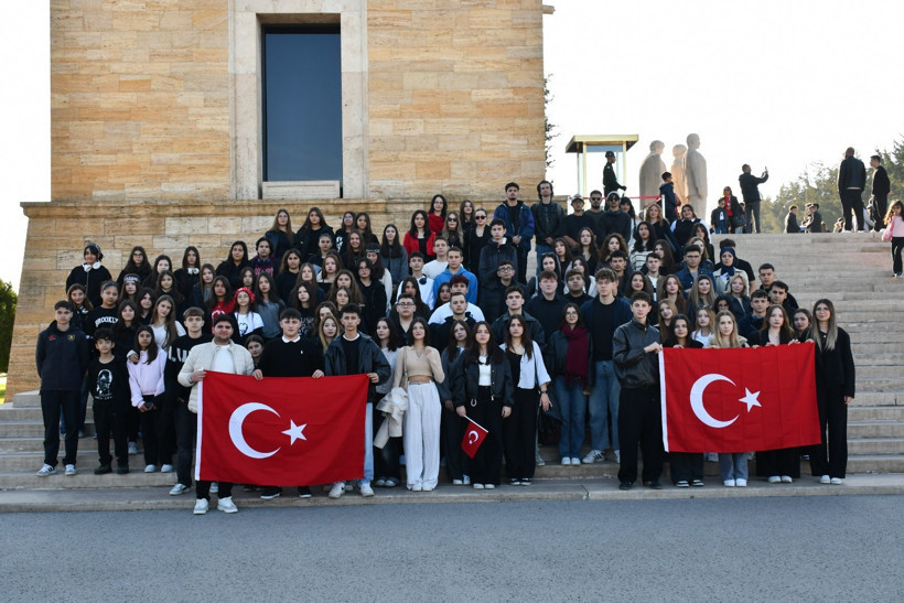 --- Balıkesirli gençler Ata’nın huzurunda
