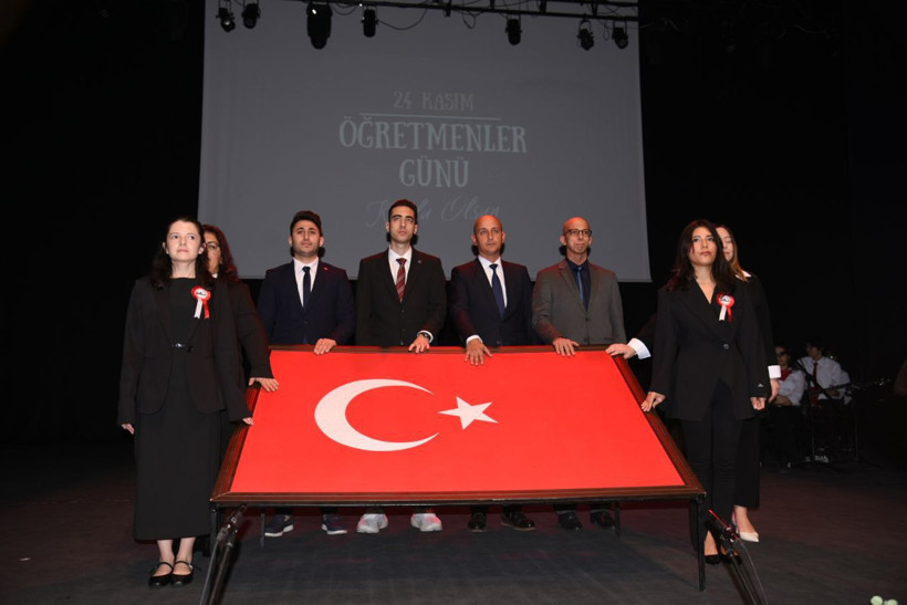 Geleceğin Mimarlarına Büyük Vefa: Balıkesir’de 24 Kasım Öğretmenler Günü Coşkuyla Kutlandı
