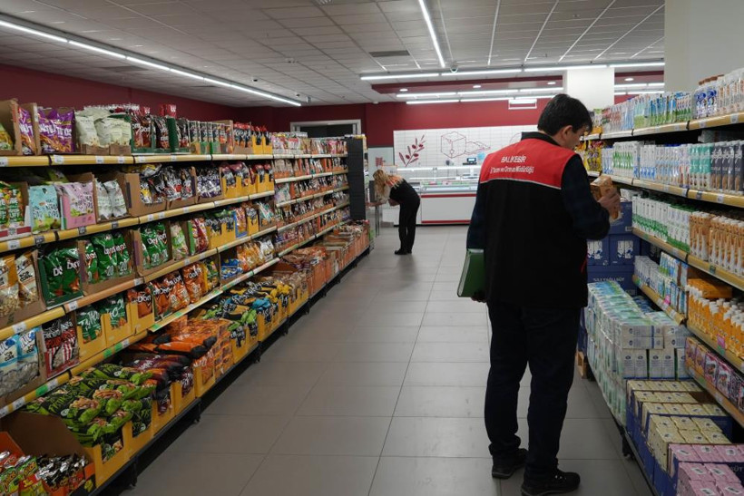 Bizzat Kendisi Denetledi! Balıkesir'de Marketler Denetim Altında!