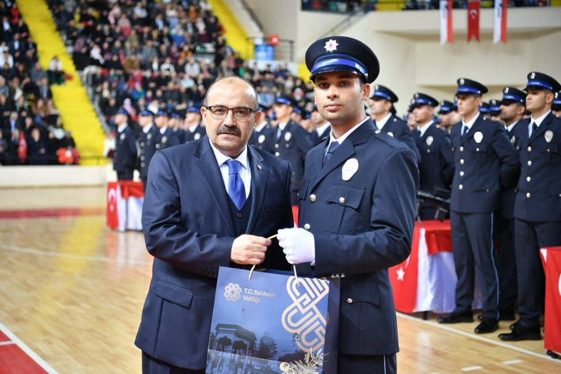 poli,s balıkesirBalıkesir'de 29. dönem Öğrencileri polisliğe adım attı