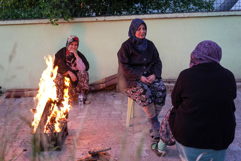 Sındırgı’da Mahalle Sakinleri Geceyi Sokakta Geçirdi - Resim: 1