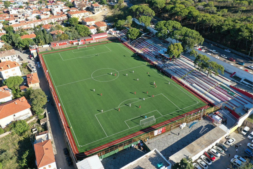 Bu Tribün Balıkesir'de: Ağaç ve Deniz Manzaralı Maç! - Resim: 2