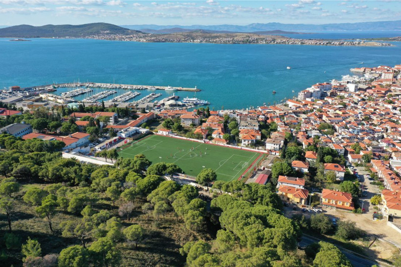 Bu Tribün Balıkesir'de: Ağaç ve Deniz Manzaralı Maç! - Resim: 3