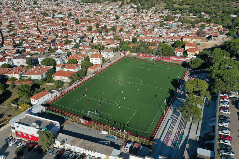 Bu Tribün Balıkesir'de: Ağaç ve Deniz Manzaralı Maç! - Resim: 4