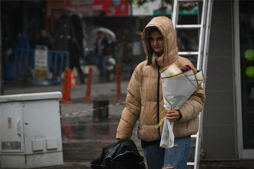 Sındırgı’da Depremden Sonra Sokaklardan 'Anlamlı' Kareler - Resim: 1