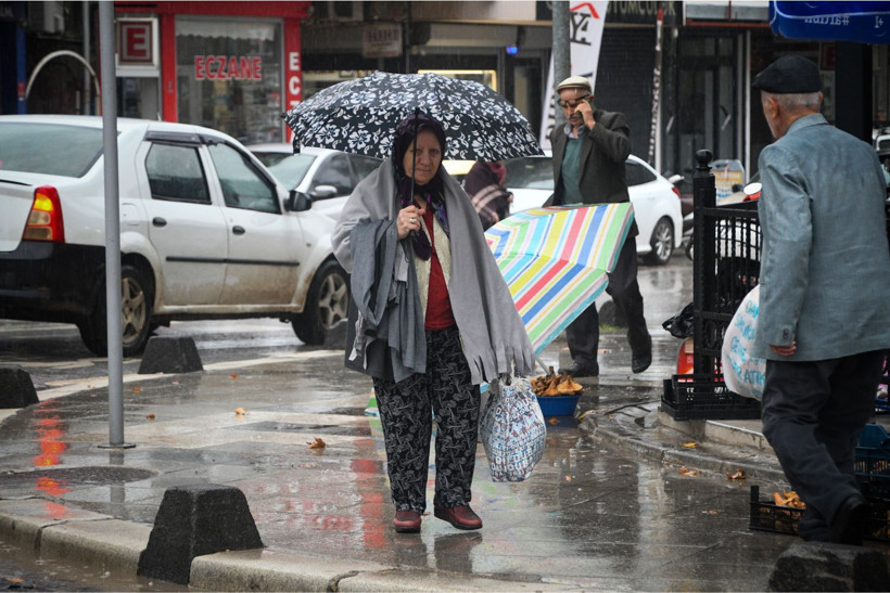Sındırgı’da Depremden Sonra Sokaklardan 'Anlamlı' Kareler - Resim: 8