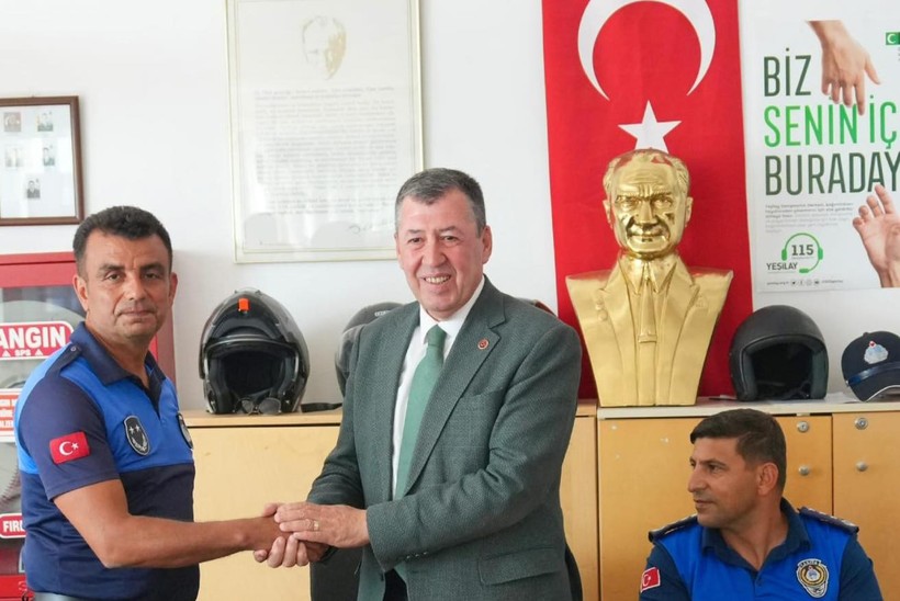  Burhaniye Zabıtasında Terfi Sevinci 
