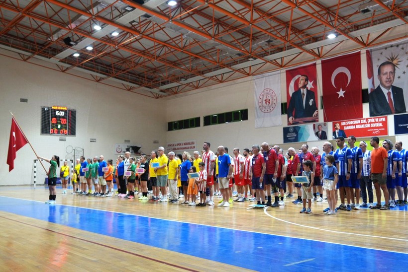 Balıkesir’de Hentbol Veteranlar Turnuvası Başladı