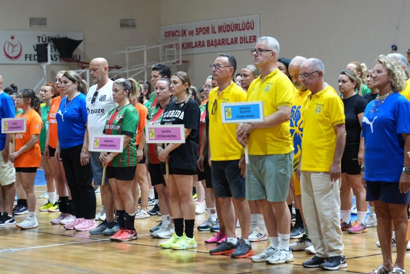 Balıkesir’de Hentbol Veteranlar Turnuvası Başladı