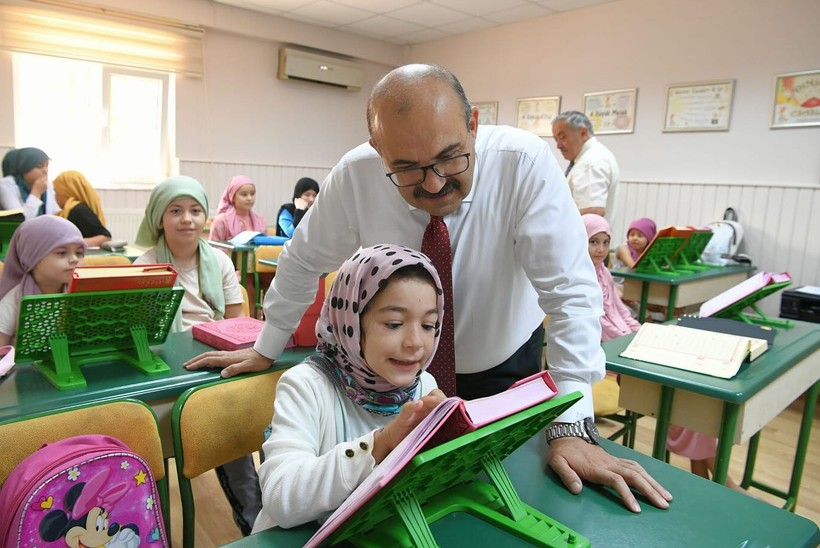 Vali Ustaoğlu Yaz Kur’an Kursunda Öğrencilerle Buluştu