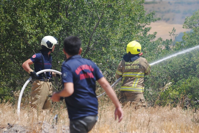 Balıkesir İtfaiyesi’nin 683 kahramanı 12 günde 971 yangına müdahale etti