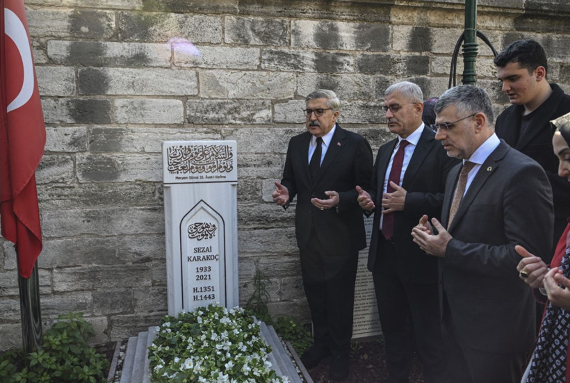 AK Parti’den Sezai Karakoç’un Kabrine Anlamlı Ziyaret