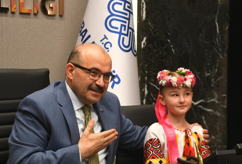 Vali Ustaoğlu Çocuklara 23 Nisanda Ne Mesaj Verdi