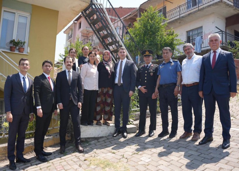 Sındırgı Protokolünden Şehit Ailelerine Anlamlı Ziyaret