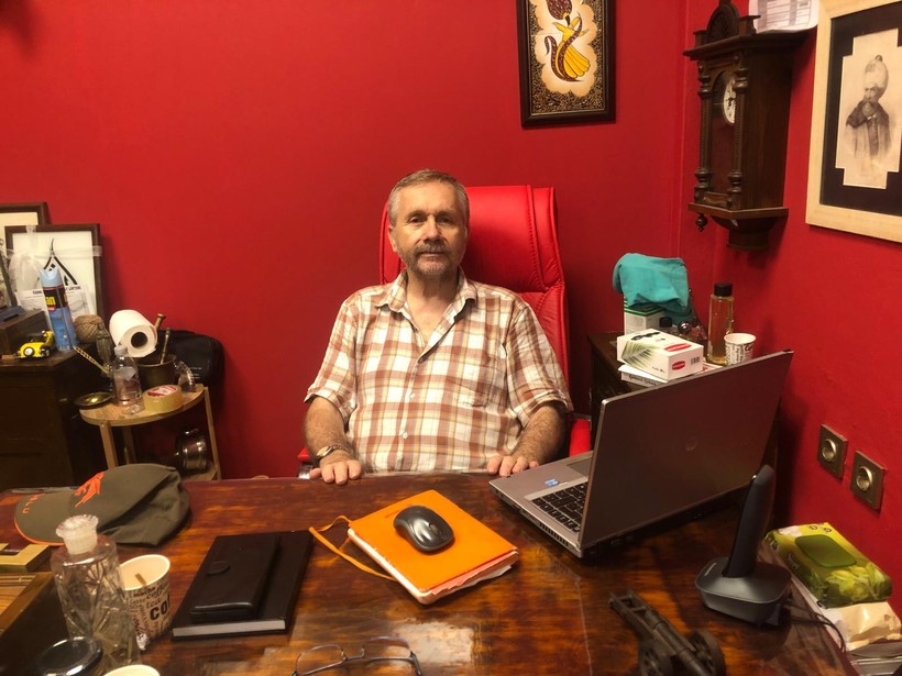 Para Değil, Geçmiş Kıymetlidir!” Balıkesirli Antikacının Radyo ile Başlayan Yolculuğu