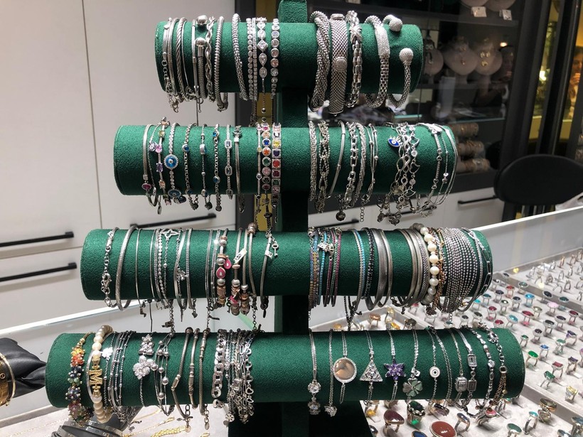  Balıkesir’de Gümüşe İlgi Arttı, İnci Takılar Gözde!