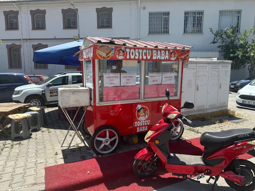  Uygun Fiyatlı Kaliteli Tostlar Sokakta!