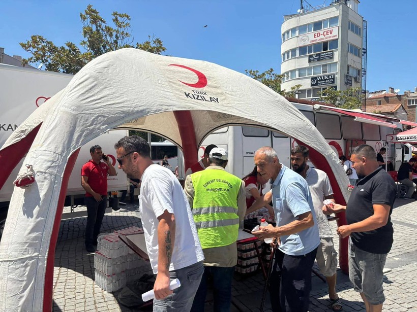 Kızılay’dan Sıcak Havalarda Serinleten İkram