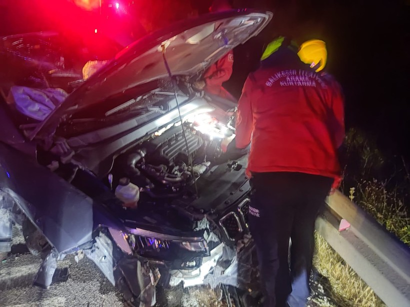 Burhaniye’de Tek Taraflı Trafik Kazası Sürücü Yaralandı