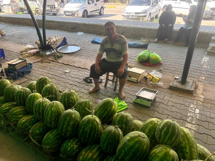 Marketlerin Pazarcının Karpuzuna İlginç Oyunu!